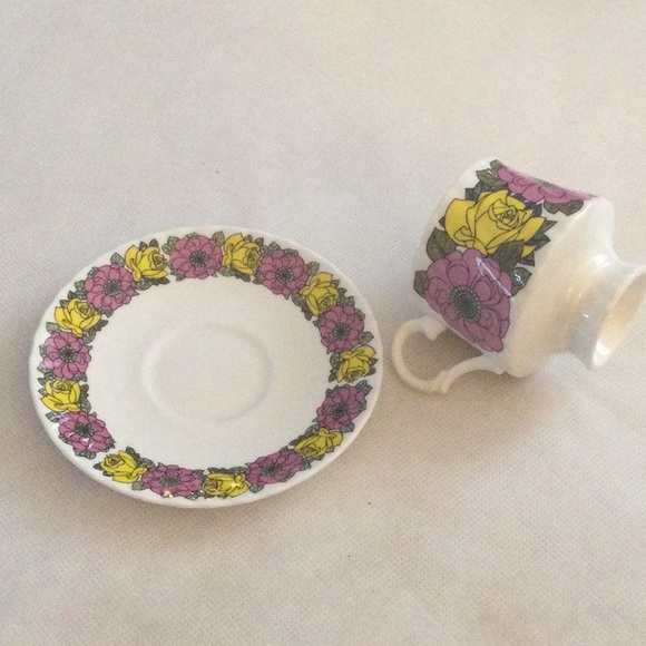 Elizabethan Mid-Century Fine Bone China Tea cups - Picture 2 of 16